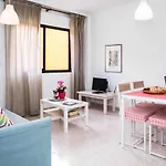 Confortable Vivienda En A 5 Min Tranvia アパート